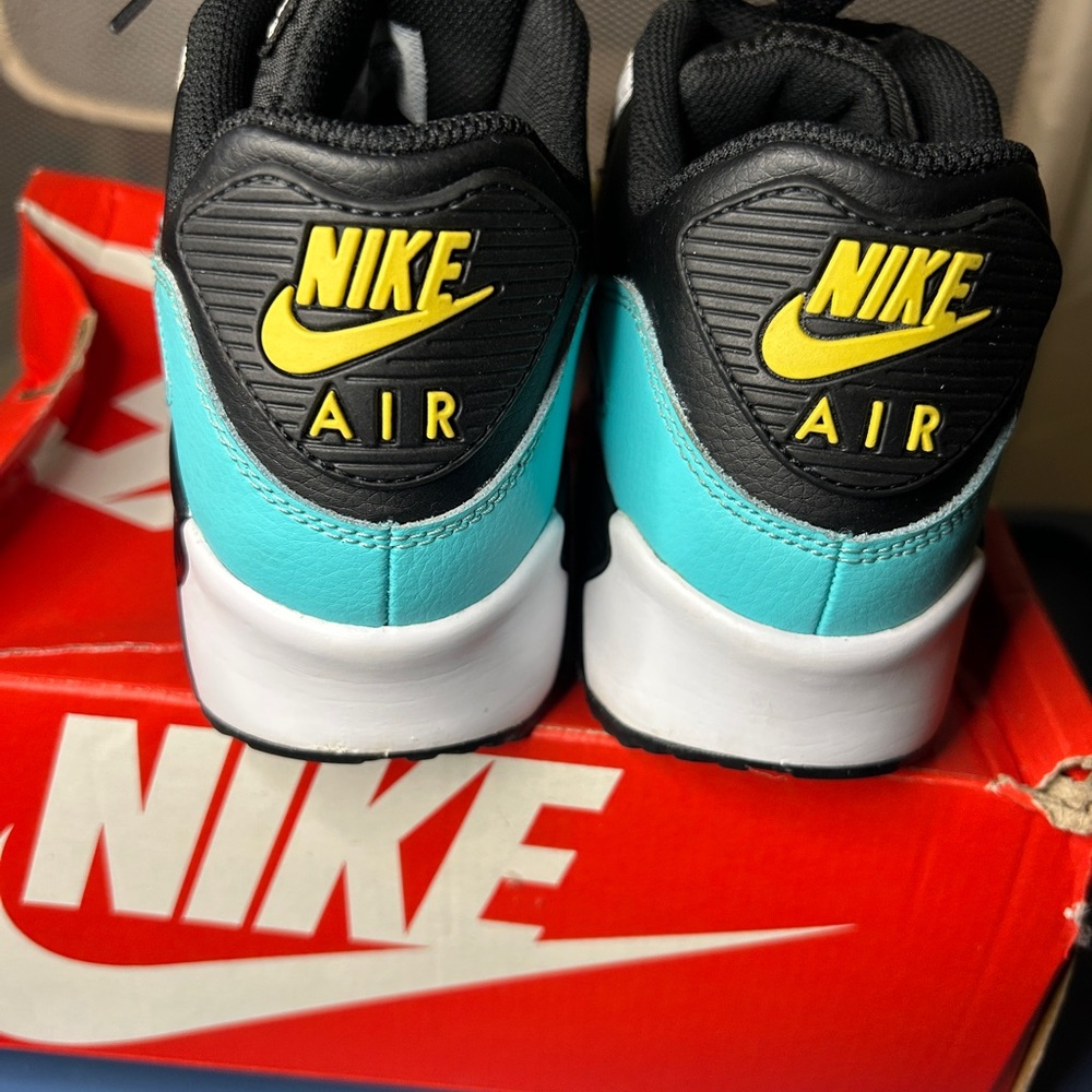 Nike Air Max 90 size 5.5Y Women’s - Picture 4 of 16